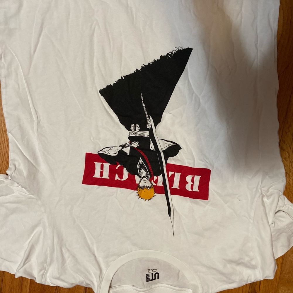 Uniqlo x bleach shirt